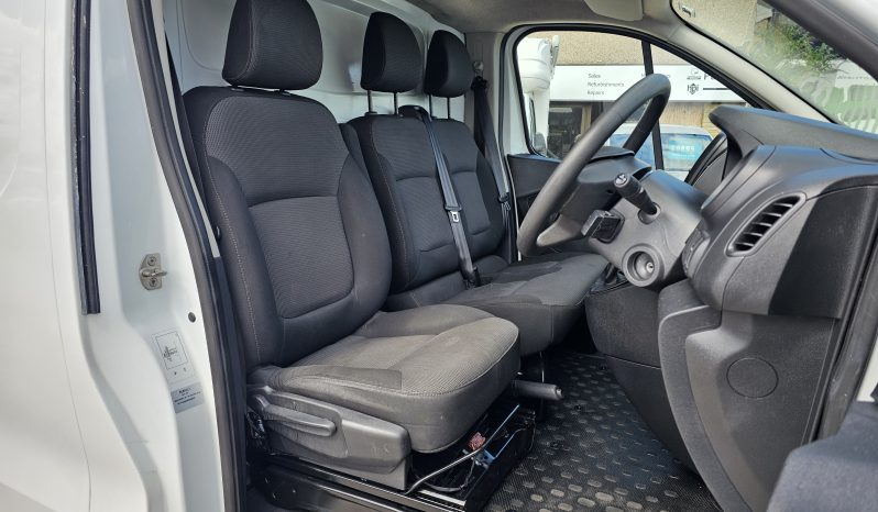 
								Renault Trafic 2.0 dCi ENERGY 28 Business SWB Standard Roof Euro 6 (s/s) 5dr full									