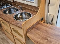 
										IH Motorhomes J500 Luxury 2 Berth AUTOMATIC Low Profile Coachbuilt Motorhome full									