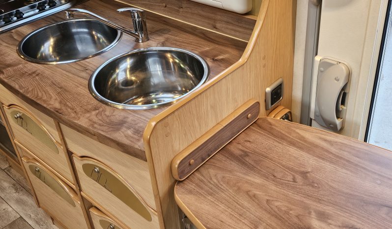 
								IH Motorhomes J500 Luxury 2 Berth AUTOMATIC Low Profile Coachbuilt Motorhome full									