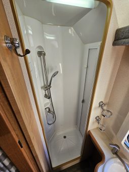 
										Autotrail Cheyenne 840 SE Tag Axel 4 Berth Coachbuilt Motorhome full									