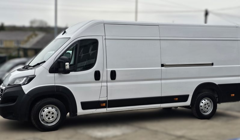 
								Peugeot Boxer 2.2 BlueHDi 435 Professional L4 H2 Euro 6 XLWB Van full									