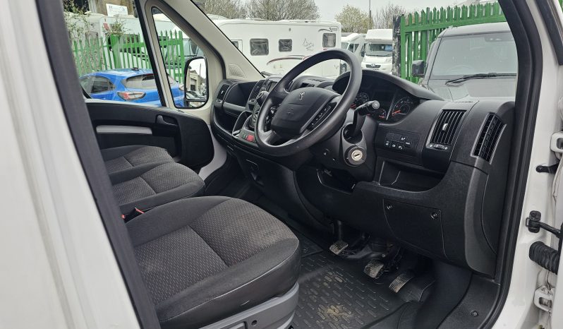 
								Peugeot Boxer 2.2 BlueHDi 435 Professional L4 H2 Euro 6 XLWB Van full									