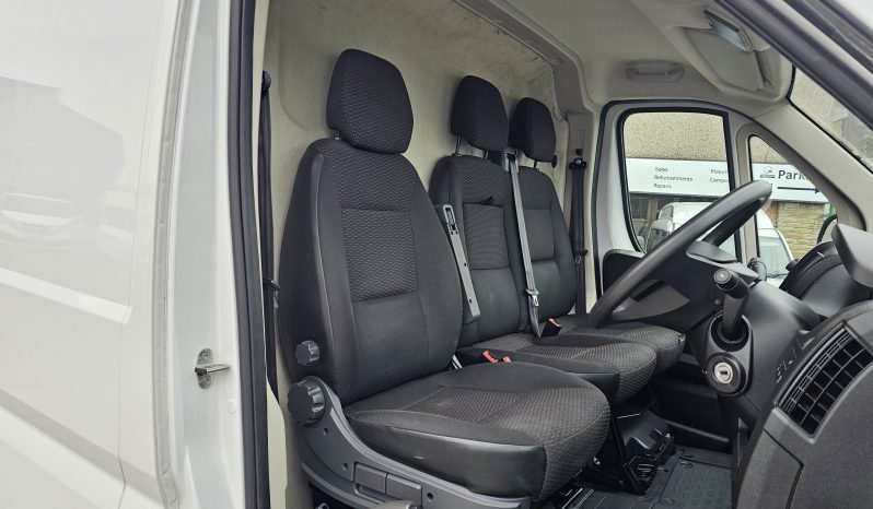 
								Peugeot Boxer 2.2 BlueHDi 435 Professional L4 H2 Euro 6 XLWB Van full									