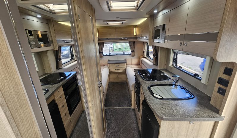 
								Elddis Platinum Edition II 195 Low Profile 4 Berth Coachbuilt Motorhome full									
