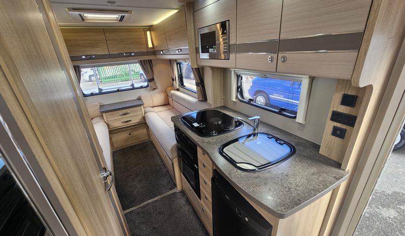 
								Elddis Platinum Edition II 195 Low Profile 4 Berth Coachbuilt Motorhome full									