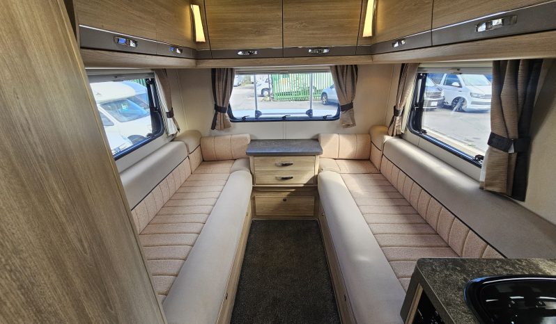 
								Elddis Platinum Edition II 195 Low Profile 4 Berth Coachbuilt Motorhome full									