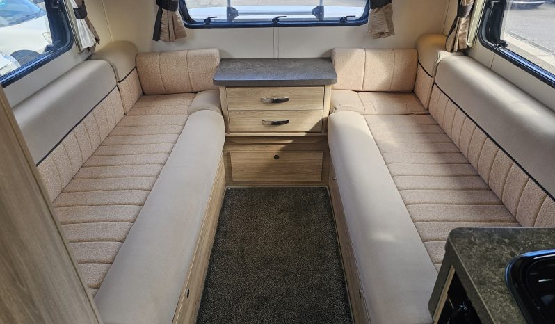 
								Elddis Platinum Edition II 195 Low Profile 4 Berth Coachbuilt Motorhome full									