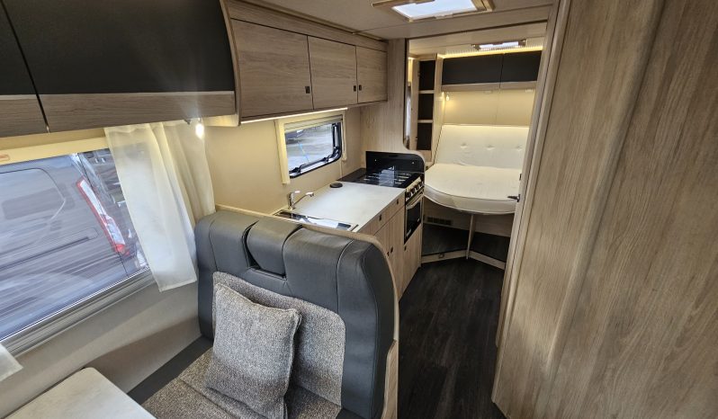 
								Auto-Trail Expedition C71 6 Berth Coachbuilt Motorhome full									
