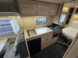 
										Auto-Trail Expedition C71 6 Berth Coachbuilt Motorhome full									