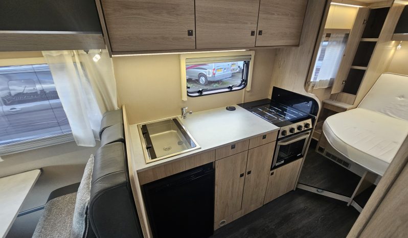 
								Auto-Trail Expedition C71 6 Berth Coachbuilt Motorhome full									