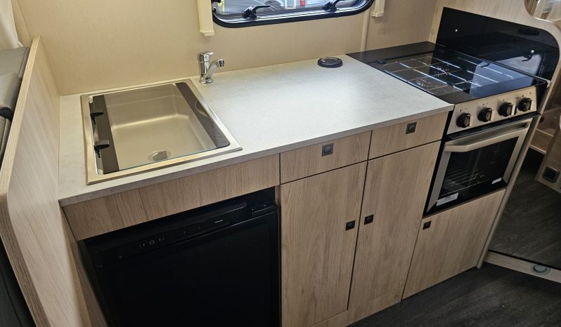 
								Auto-Trail Expedition C71 6 Berth Coachbuilt Motorhome full									