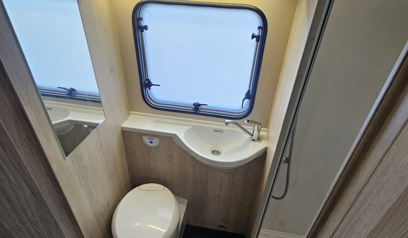 
								Auto-Trail Expedition C71 6 Berth Coachbuilt Motorhome full									