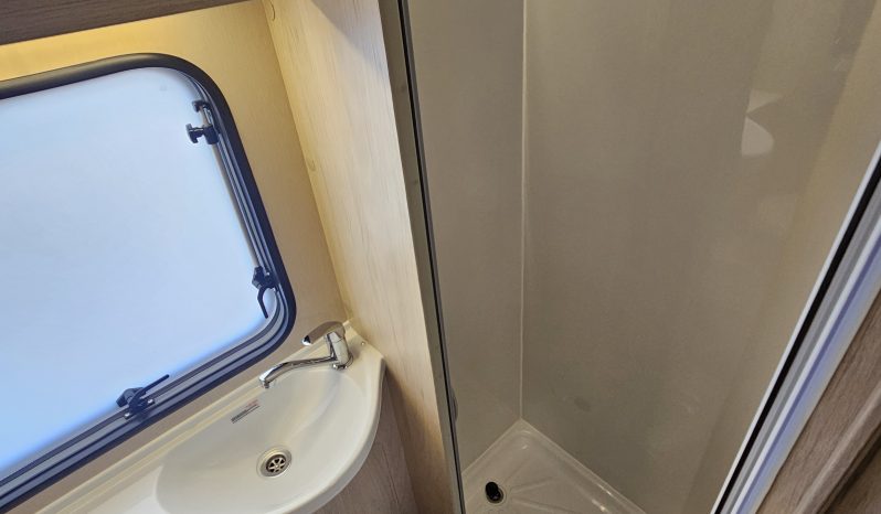 
								Auto-Trail Expedition C71 6 Berth Coachbuilt Motorhome full									