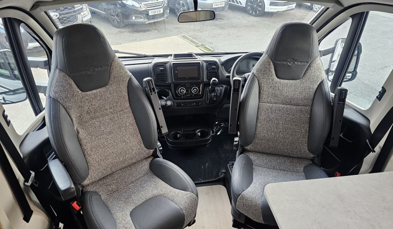 
								Auto-Trail Expedition C71 6 Berth Coachbuilt Motorhome full									