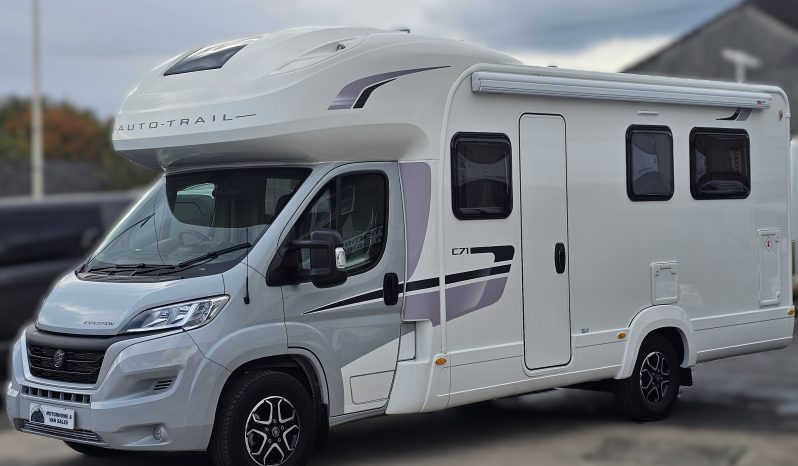 
								Auto-Trail Expedition C71 6 Berth Coachbuilt Motorhome full									