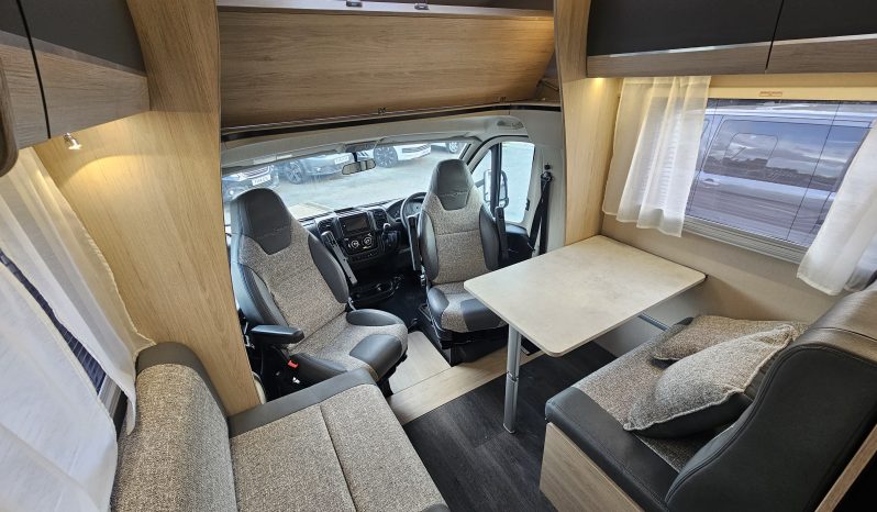 
								Auto-Trail Expedition C71 6 Berth Coachbuilt Motorhome full									