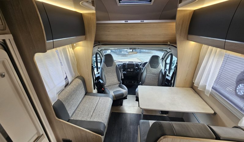 
								Auto-Trail Expedition C71 6 Berth Coachbuilt Motorhome full									