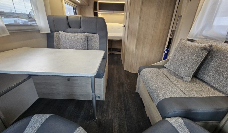 
								Auto-Trail Expedition C71 6 Berth Coachbuilt Motorhome full									